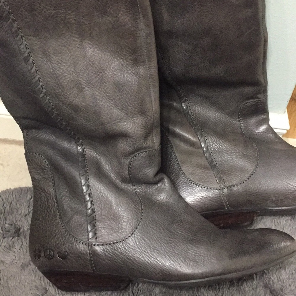 Lucky brand gray leather tall boots sz 5.5